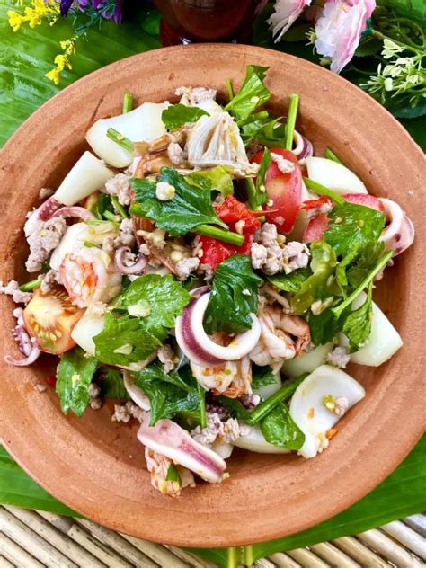 Yum Talay Recipe (Spicy Thai Seafood Salad) – Hungry in Thailand