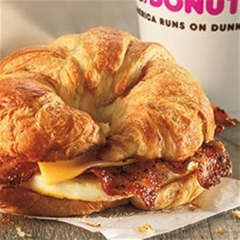 Happy Holidays for Bacon Lovers: Dunkin’ Donuts Brings Back the Sweet ...