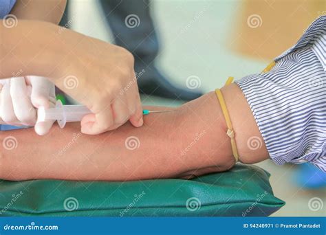 Doctor Injection Needle Syringe on Arm To Collect Blood for Test the Health Stock Image - Image ...