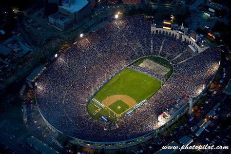 2008: Boston Red Sox vs. LA Dodgers, Los Angeles Memorial Coliseum : bm_mod