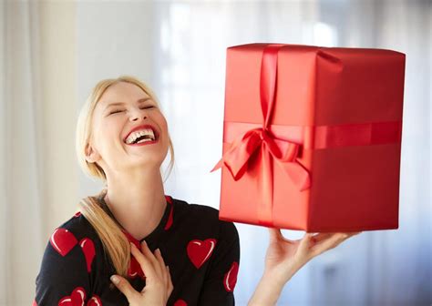 Birthday Gift Ideas for Her: Experience Gifts that Women Love! - Her Style Code