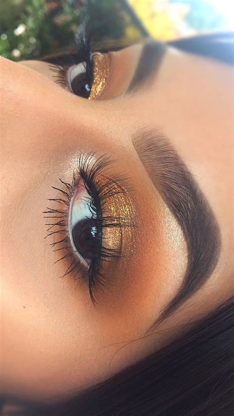 Gold eyeshadow Perfect Golden Eyeshadow Ideas for Glam Makeup Looks #eyemakeup #eyeshadowlooks ...