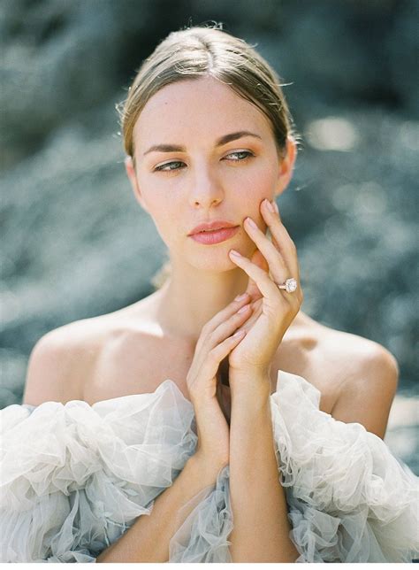 Make up shoot poses and bride – Artofit
