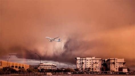 The end of Texas:Giant Sandstorm strikes Texas! 69 of meters high sand wall in Haboob - YouTube