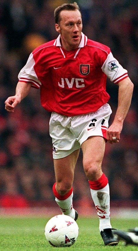 Lee Dixon. A brilliant defender!!! ~COYG