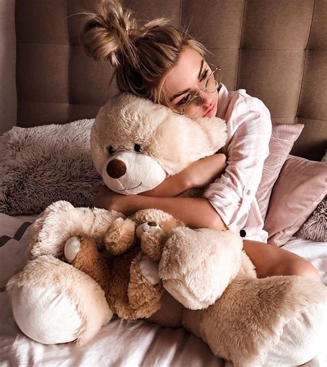 Pin by Kelsey Louise on Aesthetic / R A N D O M | Teddy girl, Teddy bear pictures, Cute cartoon girl