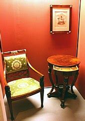 File:Lisbon, museum Nacional de Arte Antiga, armchair and sewing table.JPG - Wikimedia Commons