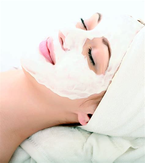 5 Homemade Face Packs For Sensitive Skin – With Detailed Steps And Pictures