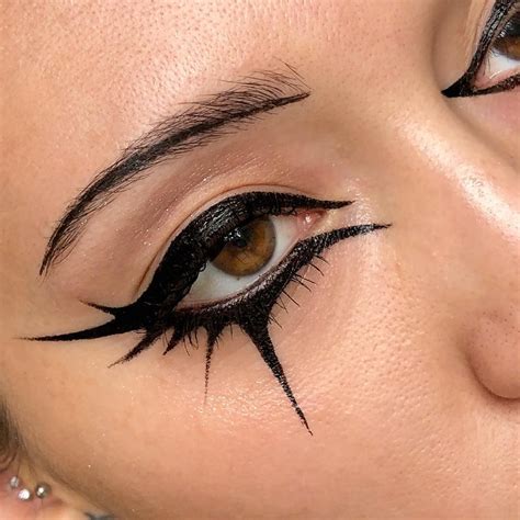 Sydney! on Instagram: “🕷” | Makeup eyeliner, Halloween eye makeup, Fashion editorial makeup