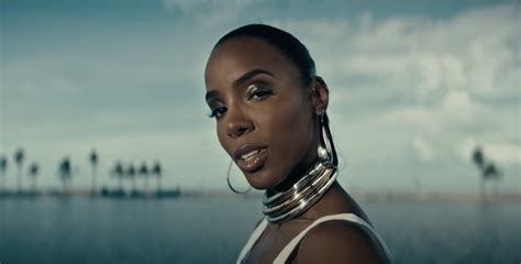 Kelly Rowland Frees The Nipple In New “Coffee” Video - HipHollywood