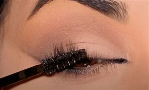 How to Do Siren Eyes Vs Doe Eyes: Which One is Best For You? | Upstyle