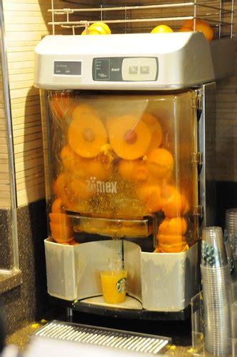 Orange Juice | Automated orange juice squeezer at a Starbuck… | Flickr