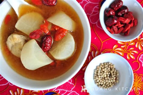 Chinese White Radish Soup 白萝卜汤 - Huang Kitchen