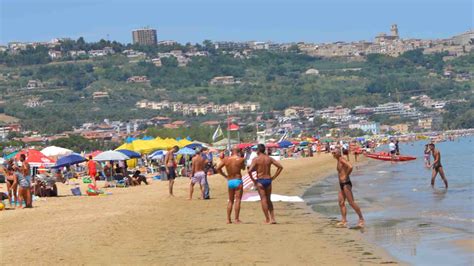 Beach in Vasto, Adriatic coast, Italy - YouTube