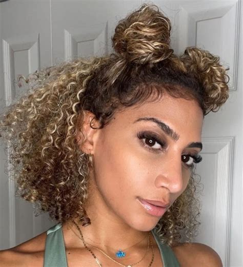 Short Hair Cuts for Curly Hair 2021: Get Trendy Curls with These Chic Styles! - Themtraicay.com