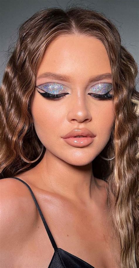 50 Gorgeous Makeup Trends to Try in 2022 : Silver Glitter Makeup I Take You | Wedding Readings ...