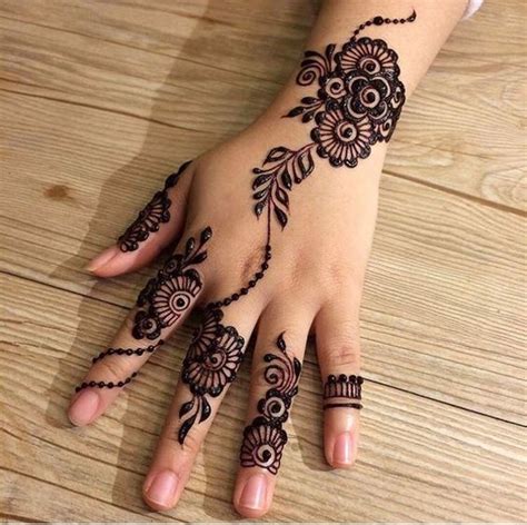 19 Best Floral Arabic Mehndi Designs Pictures - MomCanvas