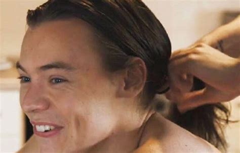 Footage of Harry cutting his hair off | Girlfriend