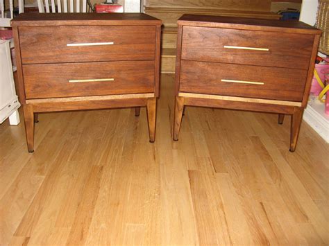 Beautiful mid century modern nightstands by Dixie! Fabulous wood grain and legs Mid Century ...