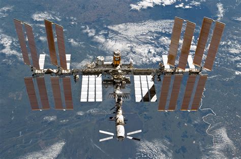 File:STS-133 International Space Station after undocking 5.jpg - Wikimedia Commons