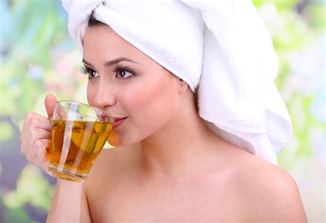 Benefits of Drinking Green Tea - Celeb World