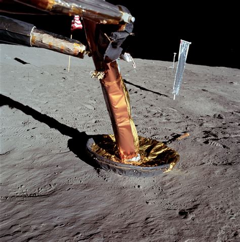 apollo program - Why were contact sensors put on three of the Lunar Module's four legs? Did they ...