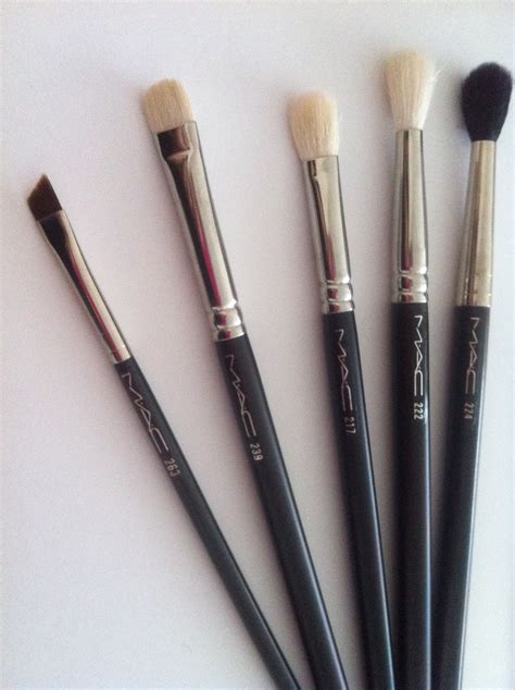 DanielleLoveMakeup: My Top 5 MAC Eye Brushes For Beginners
