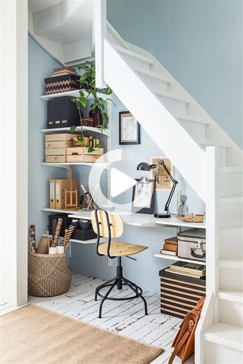 5 idées pour décorer l'espace sous les escaliers | Home office design, Stair nook, Small home office