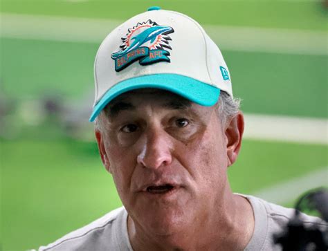 Miami Dolphins' Vic Fangio changing defense amid big concern