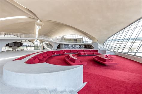 The TWA Hotel Turns an Abandoned Airport Terminal Into a Midcentury ...