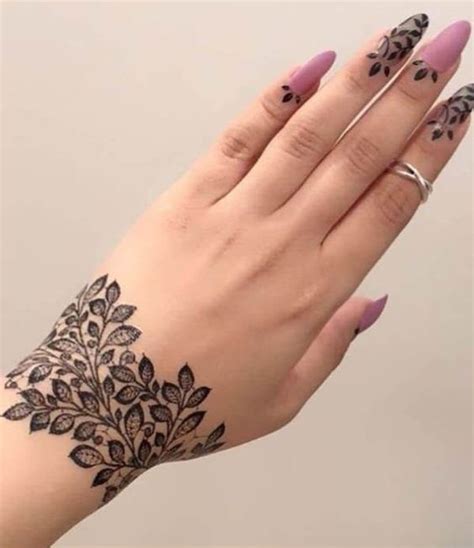 25 Simple and Easy Mehndi Designs for Beginners (2023)