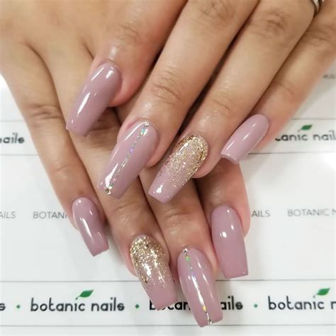 Red Ombre Nails With Gold Foil - If you want to achieve this gorgeous gradient color look at ...