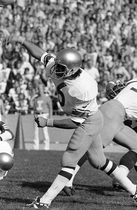 University of Washington quarterback Sonny... - Vintage Sports Pictures