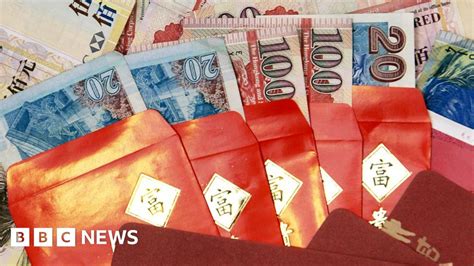 Lunar New Year: Who owns the 'lucky money' in a red envelope? - BBC News