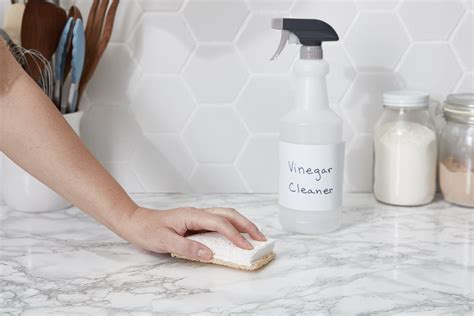 How to Make a Homemade Vinegar Cleaning Solution | Vinegar cleaning solution, Vinegar cleaning ...