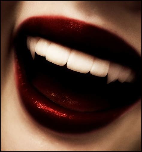 Realistic vampire teeth and vampire fangs customize for a perfect fit ...