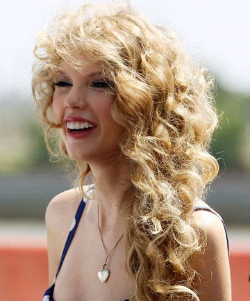 Does Taylor Swift Have Naturally Curly Hair - Beatrice Zion