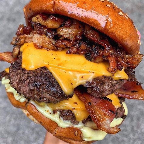 Two cheese bacon double cheeseburger w/ extra bacon : r/burgers