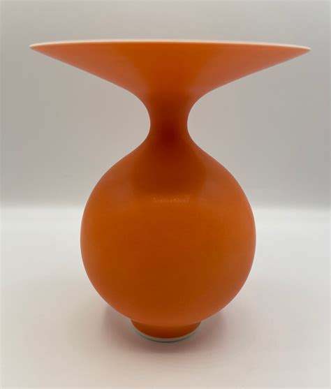 Anna Silverton, Porcelain Vase, 2023 | Contemporary Applied Arts