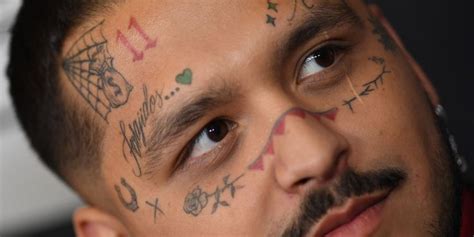 "I bring sores": Christian Nodal lives a painful process to remove tattoos from his face ...