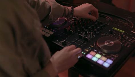 How to Craft a Good DJ Set - Roland Resource Centre