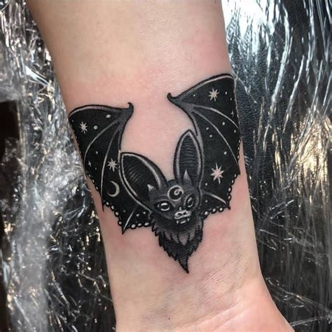 I love bats Tattoo by @alexandrafische . . . Instagram: @alternative.outfits.ideas Facebook ...