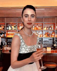 Margaret Qualley Laugh GIF - Margaret Qualley Laugh Chanel - Discover ...