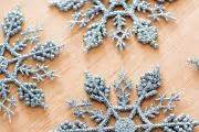 Photo of Tasteful ornamental glitter snowflake decorations | Free christmas images