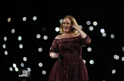 Adele hilariously freaks out over a mosquito while performing in ...