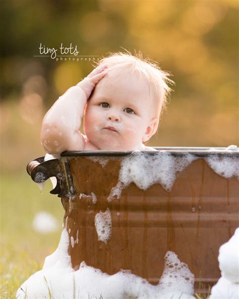 Outdoor Bubble Bath Photo Session | Kristen Fotta Photography