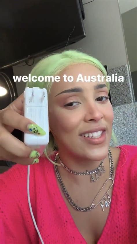 Doja Cat Just Pulled a Beauty Move Billie Eilish Would Love | Neon green hair, Green hair, Beauty