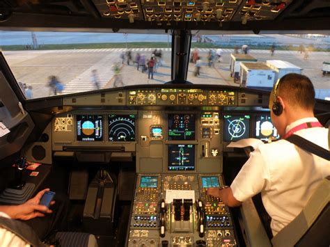 AirAsia Airbus A320 Cockpit by TrafiraAir-1302 on DeviantArt