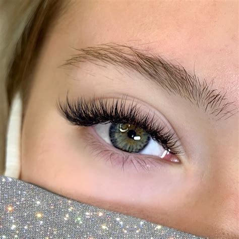 Hybrids & sparkles? The perfect combination...😍 Lashes by @lasshesbyliv ...