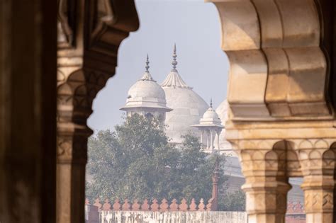 Agra's Iconic Red Fort - A Glimpse of the Mughal Empire — India Photo ...